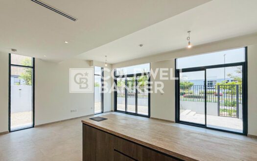 4 Beds + Maid | Close to Park | Single Row G+2
