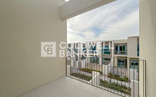 Ready to move | Near the Park | Floating Stairs