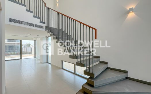 Ready to move | Near the Park | Floating Stairs