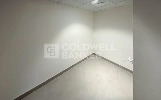 Unit Huge Layout | Unfurnished | Great Location