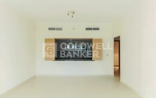 Unit Huge Layout | Unfurnished | Great Location