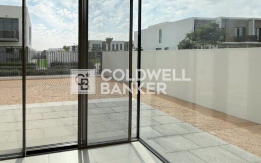 On Park | Large Plot | Near To Entrance