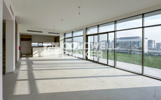 Private Garden | Amazing Community | Huge Layout