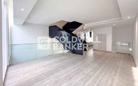 Modern Family Home | Close To Pool And Park