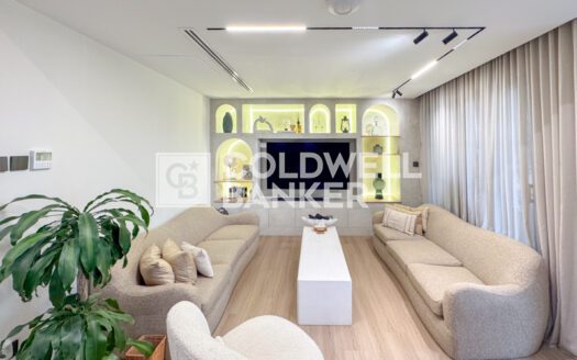 Corner End Unit | Fully Renovated | Single Row