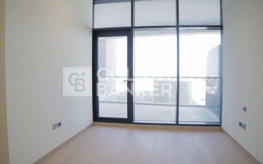 Corner | Well Maintained | Large Layout