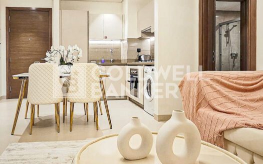 Vacant | Ready To Move | Furnished and Bright