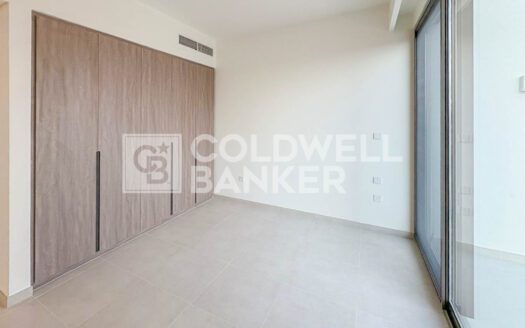 Corner Kitchen | Single Row | Close to Pool