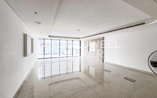 Vacant | Lagoon View | Spacious Layout