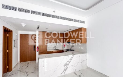 Vacant | Lagoon View | Spacious Layout