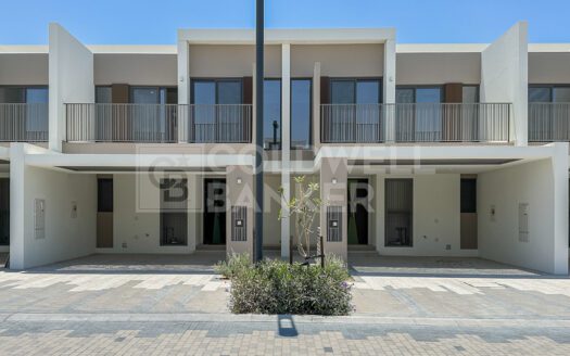 Elan Townhouse | Single Row | Community View