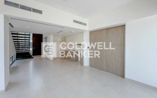 Ready to move | Near the Park | Floating Stairs