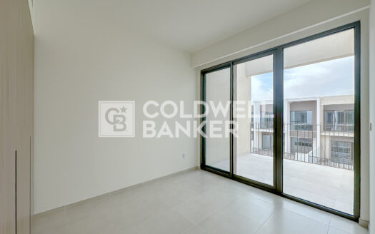 Ready to move | Near the Park | Floating Stairs