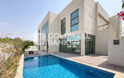 Vacant | Luxury Villa | Biggest Corner Plot