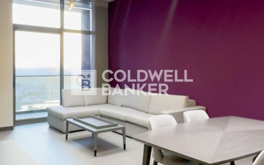 Vacant | Lake View | Large Layout