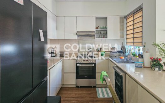 Fully Furnished | Vacant | Corner Unit