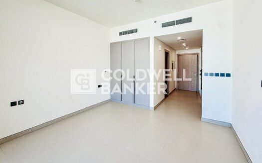 Best Deal | Fitted Kitchen | Spacious Unit