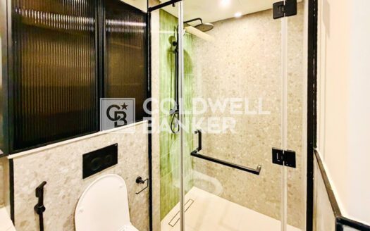 Best Deal | Fitted Kitchen | Spacious Unit