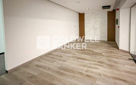 Chiller Free | Prime Location | Near to Metro