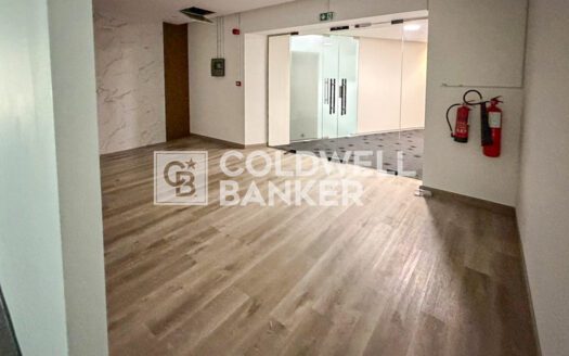 Chiller Free | Prime Location | Near to Metro