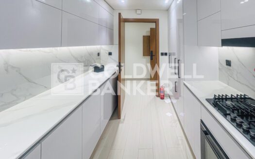 Closed Kitchen | Big Layout | Multiple Cheques