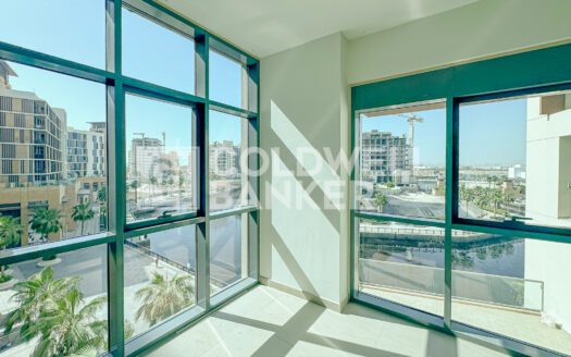 Near Metro | Well Maintained | Sea and Canal View