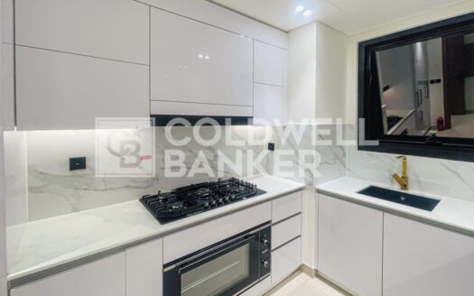 Closed Kitchen | Big Layout | Multiple Cheques