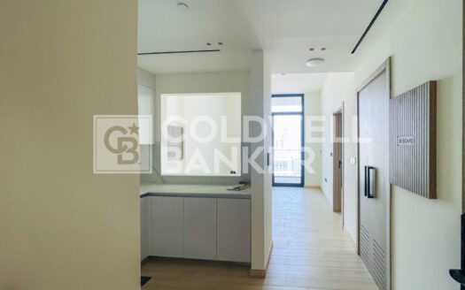 Closed Kitchen | Cummunity View | Mid Floor