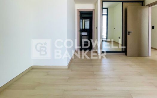 Closed Kitchen | Cummunity View | Mid Floor