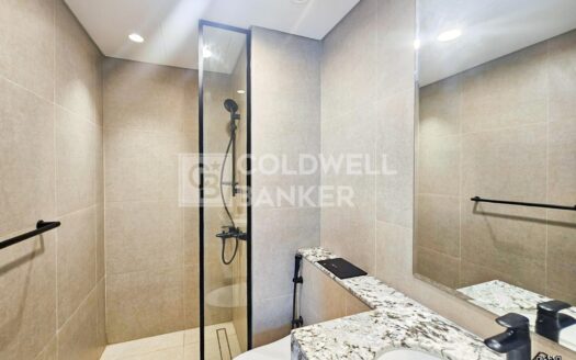 Single Row | Brand New | Near Central Hub