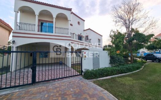 Closed Kitchen | Spacious 5br Villa | Vacant