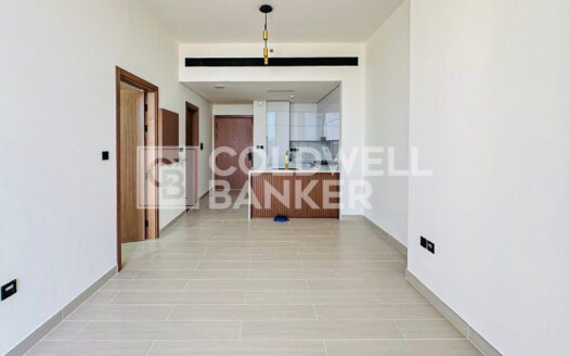 Unfurnished | Vacant 15 July | Mid Floor
