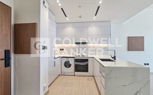 Hot Deal | Fitted Kitchen | Marina view