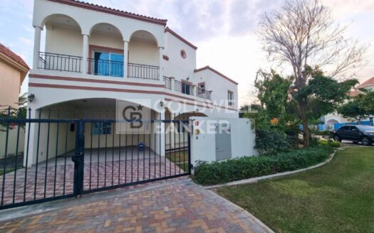 Closed Kitchen | Spacious 5br Villa | Vacant