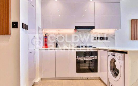 Top Floor | Marina Skyline View | Flexible Cheques