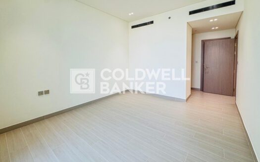 Unfurnished | Elegant | Fitted Kitchen