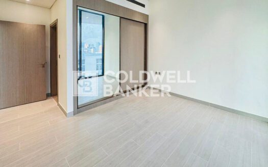Unfurnished | Elegant | Fitted Kitchen