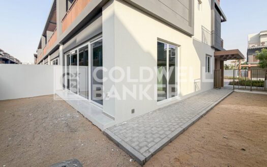 Exclusive Listing | Vacant | Corner Unit