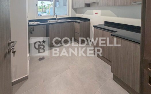 Exclusive Listing | Vacant | Corner Unit