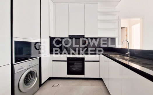 Vacant | Spacious Layout | Wide Glass Window