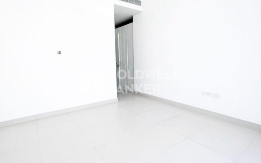 Vacant | Open View | Middle Floor