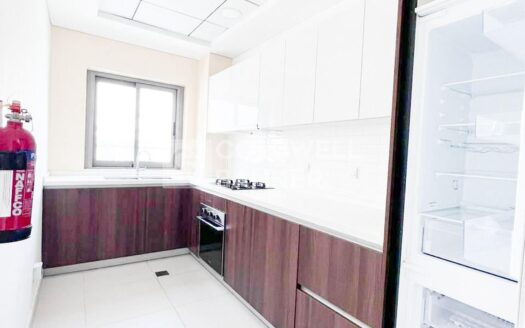 Vacant | Open View | Middle Floor