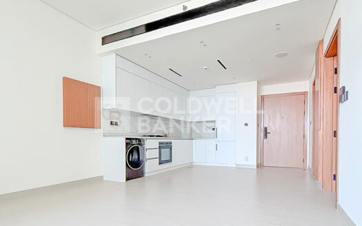 Near Mall | Easy Entry and Exit | Flexible Payment