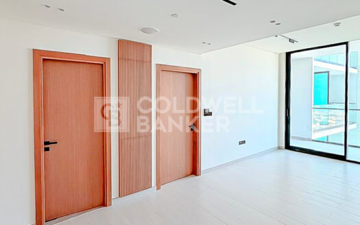 Near Mall | Easy Entry and Exit | Flexible Payment