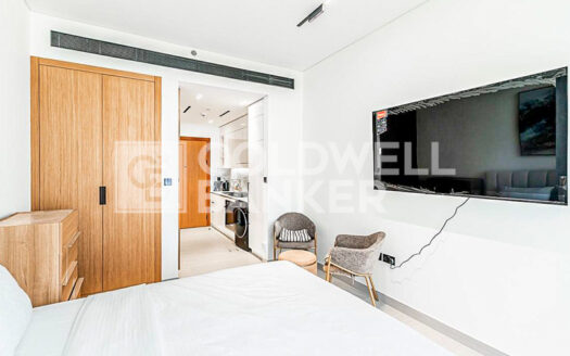 Furnished | Near Mall | Resale
