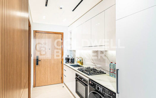 Furnished | Near Mall | Resale