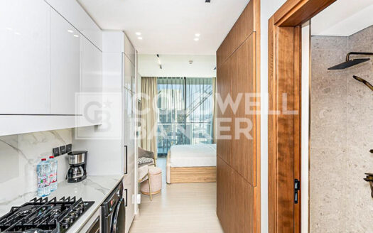 Furnished | Near Mall | Resale