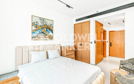 Furnished | Near Mall | Resale