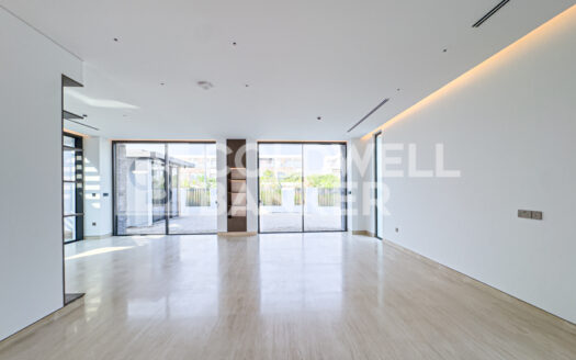 Single Row | Corner Unit | Close to Amenities