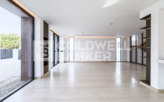 Single Row | Corner Unit | Close to Amenities
